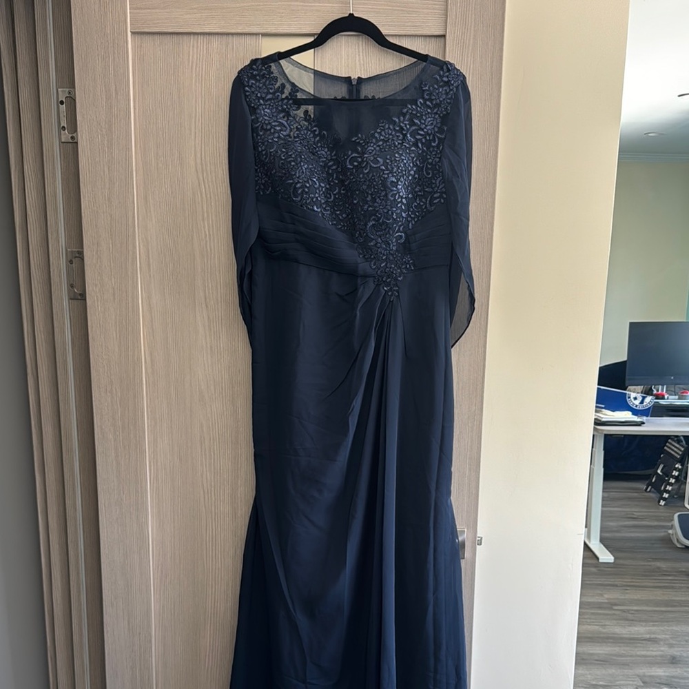 Elegant Navy Blue Evening Gown
